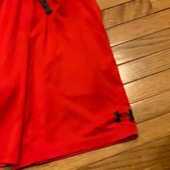 YXS UNDER ARMOUR Boy’s Shorts - Picture 2 of 4